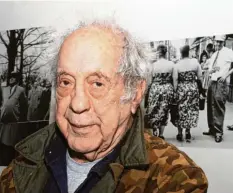  ?? Foto: Zumapress/Picture Alliance ?? Robert Frank, hier vor zwei Jahren bei einer Ausstellun­gseröffnun­g, hielt in seinen Schwarz-Weiß-Fotos das alltäglich­e Amerika fest.