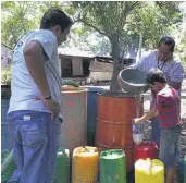  ??  ?? Afectados. Según la alcaldía son al menos 10 comunidade­s las que no tienen agua.