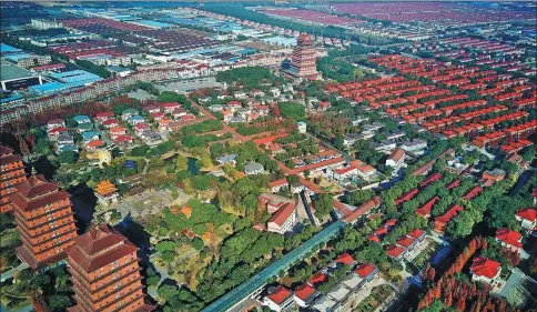  ?? XU CONGJUN / FOR CHINA DAILY ?? Huaxi village in Jiangsu province has long been considered the country’s No 1 village.