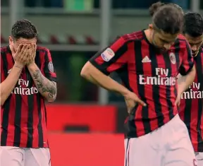  ??  ?? I volti della delusione rossonera: nella foto grande guida la truppa Ricardo Rodriguez; in piccolo Patrick Cutrone e Massimilia­no Mirabelli ANSA/GETTY/ LAPRESSE