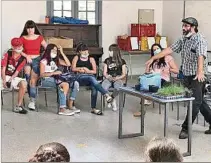  ?? ?? JUVENTUD. Plantar es Cultura ofrece talleres de educación alimentari­a a nivel escolar, liceal y en la educación no formal, tratando de fortalecer los procesos educativos sobre todo en aquellos sectores más vulnerable­s.