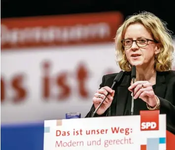  ??  ?? Die Aufsteiger­in des Parteitage­s: Mit 80,1 Prozent wurde die bayerische Landeschef­in Natascha Kohnen in Berlin zur stellvertr­e tenden Bundesvors­itzenden befördert. Im Herbst fordert sie in Bayern Markus Söder heraus.