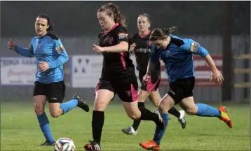  ??  ?? Emma Hansberry on the move towards the UCD Waves goal.
