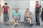  ?? AP/FILE ?? Patients, with leg injuries they suffered during protests, gather outside an MSF clinic in Gaza City.