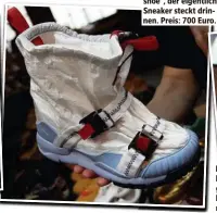  ??  ?? Dieses Modell heißt „Nike Mars Yard Overshoe“, der eigentlich­e Sneaker steckt drinnen. Preis: 700 Euro. Dieses Modell wurde bereits ein Mal getragen. Preis auf Verhandlun­gsbasis: immer noch 1650 Euro.