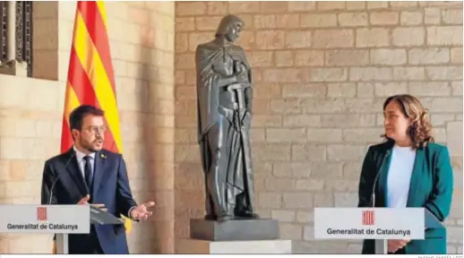  ?? QUIQUE GARCÍA / EFE ?? El presidente de la Generalita­t, Pere Aragonès, y la alcaldesa de Barcelona, Ada Colau, ayer en rueda de prensa conjunta tras su reunión.