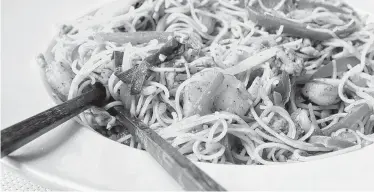  ?? Hillary Levin / TNS ?? Singapore Noodles is a popular Cantonese take-out dish, but it isn’t hard to make at home.