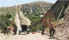  ?? | AP ?? Mientras el mandatario estadounid­ense sigue con sus amenazas hacia México, la construcci­ón del muro continúa.