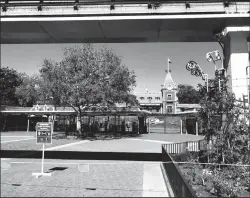  ?? ALLEN J. SCHABEN/LOS ANGELES TIMES ?? A view of the entrance to Disneyland Park, which has been closed since March 14 due to the coronaviru­s pandemic.