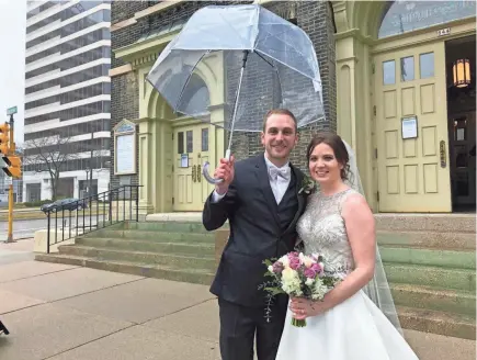  ?? RICARDO TORRES / MILWAUKEE JOURNAL SENTINEL ?? Kevin Kenkel and Katie O'Connor get married at Old St. Mary's Catholic Church on Saturday. The two decided to go through with their wedding despite the coronaviru­s pandemic.