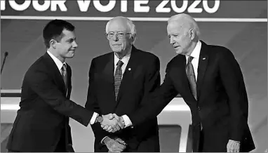  ??  ?? Democratis­che presidents­kandidaten Pete Buttigieg, Bernie Sanders en Joe Biden tijdens een debat vrijdag.