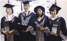  ??  ?? Graduates from OUM's 19th Convocatio­n ... (from left) Lee, Isaacs, Dr ST Pushpavall­i and Choo.
