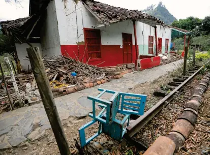  ?? FOTO ?? La estación Ancón del Ferrocarri­l de Antioquia (foto) fue una de las estructura­s afectadas por la socavación del terreno. Aún se estudian las causas de la emergencia.