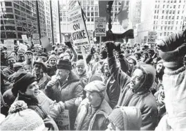  ?? WALTER KALE/CHICAGO TRIBUNE ?? Striking firefighte­rs demonstrat­e at a rally on Feb. 17, 1980, in Daley Plaza in downtown Chicago. About 500 turned out.