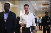  ?? PHELAN M. EBENHACK — THE ASSOCIATED PRESS ?? 49ers head football coach Kyle Shanahan, center, walks through a hallway after participat­ing in an NFC coaches availabili­ty at the NFL owners meetings, on Tuesday in Orlando, Fla.