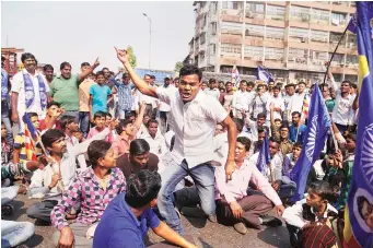  ?? PHOTO: PTI ?? Dalit protesters block a road during a Maharashtr­a bandh called over the Koregaon violence, in Thane, Mumbai