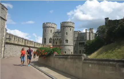  ?? (Norma Davidoff) ?? WINDSOR CASTLE is the world’s oldest and largest occupied castle.