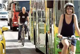  ??  ?? Für Christoph Chorherr von den Grünen ist der Radwem fix