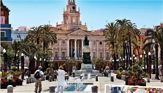  ?? ?? Magnificen­t: Cadiz town hall and, right, revellers at the city’s famous carnival