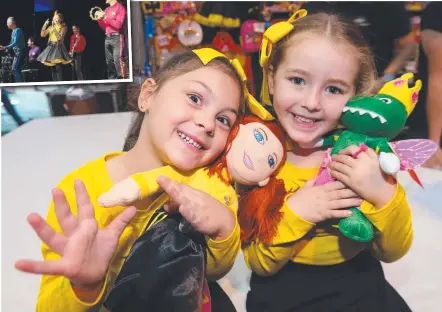  ?? Picture: MIKE BATTERHAM ?? Reese Reynolds, 4, and Millie Martiensen, 4, hang on to their mementoes. Inset, The Wiggles perform.