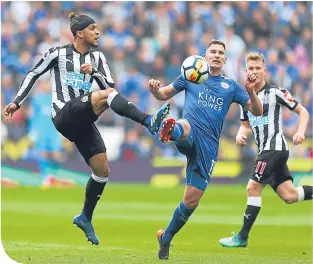  ??  ?? DeAndre Yedlin gets in ahead of Leicester midfielder Marc Albrighton