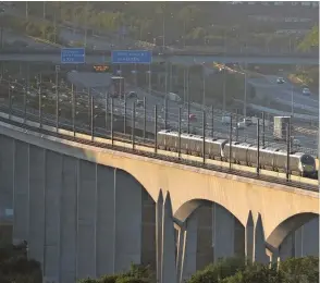  ?? DAVID STAINES. ?? A pair of Southeaste­rn Class 395s race across the Medway Viaduct on HS1 with the 2012 St Pancras Internatio­nal-Dover Priory on June 22. The impact of HS1 should be viewed as a template for HS2, says a new report.