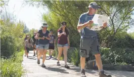  ?? צילום: אנצ'ו גוש/ג'יני ?? מטיילים בשמורת נחל שניר בצפון