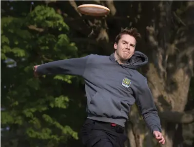  ?? MATHEW MCCARTHY WATERLOO REGION RECORD ?? Jonah McPhee plays disc golf Thursday at Columbia Lake in Waterloo.