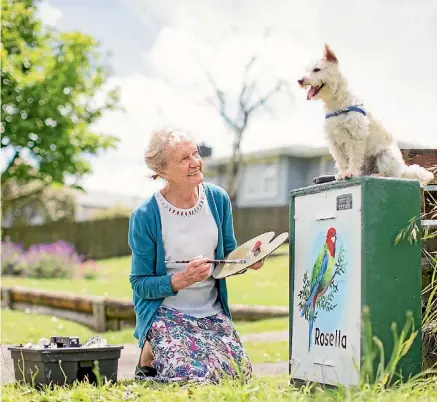  ?? TOM LEE/STUFF ?? Elaine Rowe, with dog Gemma, will be able to continue to paint power boxes in Tokoroa.