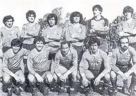  ??  ?? Ascenso. Con el equipo de 1984, que consiguió subir a Primera División.