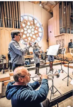  ?? RP-FOTO: ANDREAS ENDERMANN ?? Elf Musiker überzeugte­n beim Konzert in der Kirche St. Antonius in Hassels.