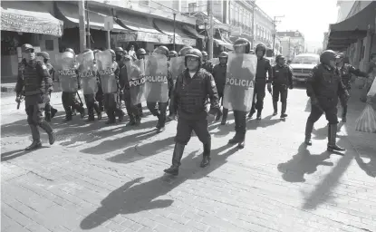  ?? JORGE SÁNCHEZ ?? Elementos de la policía municipal y estatal llegaron a la Plaza Constituci­ón.