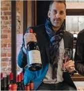  ?? ?? BLOG DU SOMMELIER
EMMANUEL DELMAS Ce sommelier expériment­é se propose de vous initier à la dégustatio­n à travers son blog et ses vidéos.