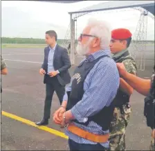  ??  ?? Eurico Mariano fue entregado ayer de mañana a las autoridade­s de su país en el Grupo Aerotáctic­o.