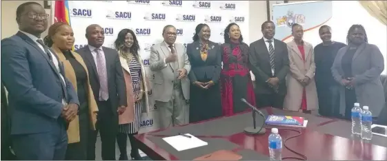  ?? ?? Deputy Prime Minister Themba Masuku (C) and SACU Executive Secretary Paulina Elago in a group picture with SACU and government officials.