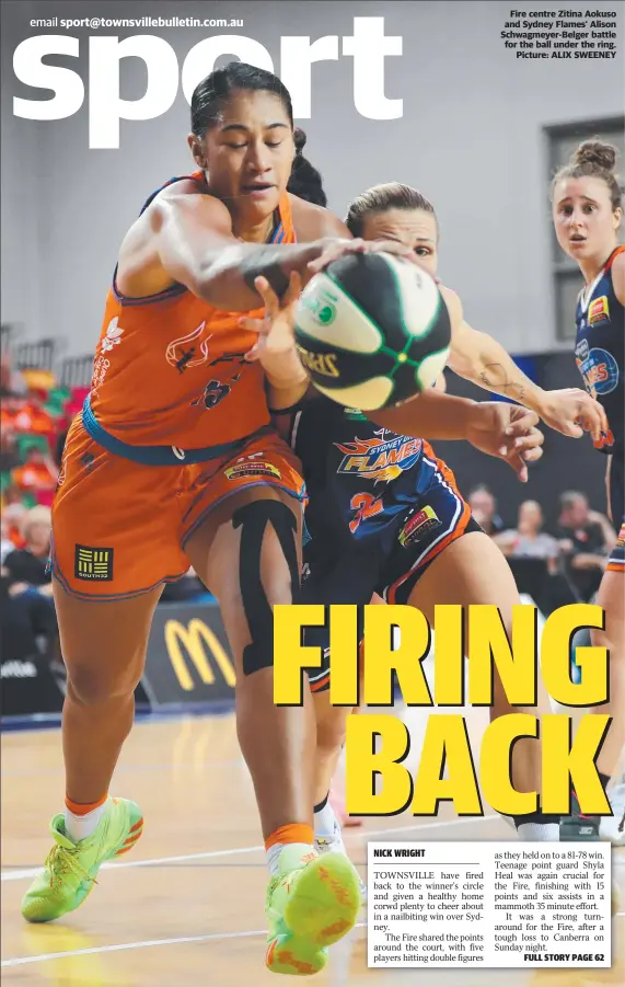  ?? Picture: ALIX SWEENEY ?? Fire centre Zitina Aokuso and Sydney Flames’ Alison Schwagmeye­r-belger battle for the ball under the ring.