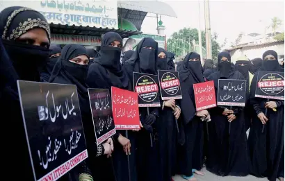  ?? PTI ?? Women protest against the move to abolish the practice of ‘triple talaq’, in Rabodi, Thane, on Saturday. —