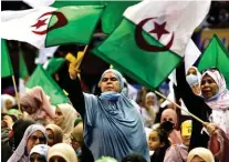 ??  ?? Ferveur. Meeting du Mouvement de la société pour la paix (MSP), le principal parti islamiste algérien, à Alger, le 8 juin.