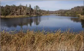  ?? KARL MONDON — STAFF ARCHIVES ?? Mississipp­i Lake inside Henry W. Coe State Park glimmers in the fall sun near Morgan Hill in 2020. It is more than three times the size of San Francisco, at more than 87,000acres.