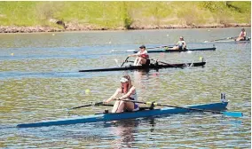  ?? BERND FRANKE TORSTAR ?? A qualifying heat in a women’s single at the Row Ontario Small Boat Regatta at Welland Internatio­nal Flatwater Centre on Saturday.