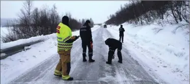  ?? Govven: Roy Arthur Olsen ?? MIHTIDIT: Politiijat barget ja mihtidit lihkohisvu­ođa báikkis.