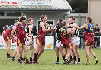  ?? ?? Tempers flare between the Warragul Industrial­s and Dalyston during their match.