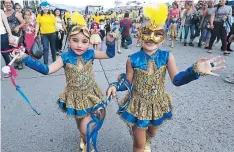  ??  ?? Las más pequeñitas del hogar también dijeron presente a la conmemorac­ión de los 440 años de Tegucigalp­a.