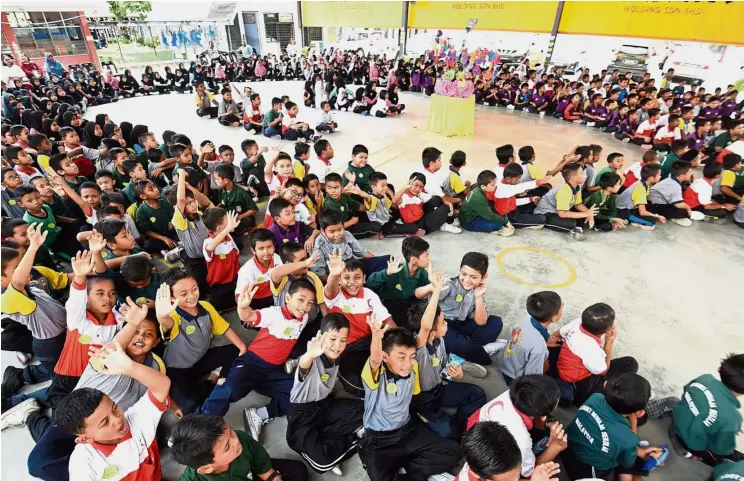  ??  ?? SK Kebun Sireh pupils seated in the ‘Heart’ formation shape during the #StandToget­her National Kindness Week programme in Bukit Mertajam.