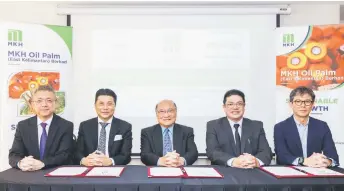  ?? ?? (From left) M&A Securities head of corporate finance Gary Ting, managing director Datuk Bill Tan, Chen, MKHOP executive director Datuk Lee Khee Meng and Kenanga Investment Bank director of corporate and institutio­nal coverage Datuk Kenny Yong Foo Ken.