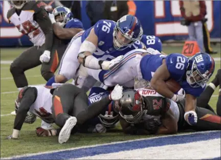  ?? BILL KOSTROUN - THE ASSOCIATED PRESS ?? Saquon Barkley, top right, scores touchdown during the second half of Giants’ 38-35 victory over Buccaneers on Sunday, Nov. 18, 2018, in East Rutherford, N.J.