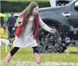  ??  ?? Elusive dreams . . . Jemma McKenzie (7), of Milton, enjoys chasing bubbles.