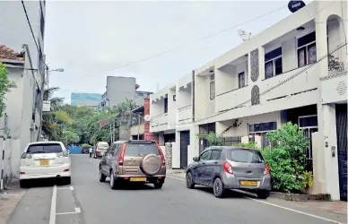  ??  ?? Once exclusive residentia­l areas of Colombo are now becoming unlivable, residents complain. Pix by Priyantha Wickramaar­achchi