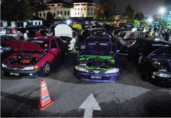  ?? — Bernama photo ?? Some of the cars seized by police in an operation at Taman Perindustr­ian Indera Mahkota 14.