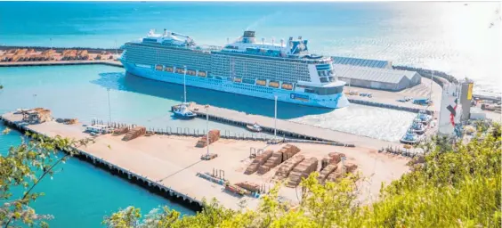  ?? Photo / Paul Taylor ?? Ovation of the Seas cruise ship in Napier Port.